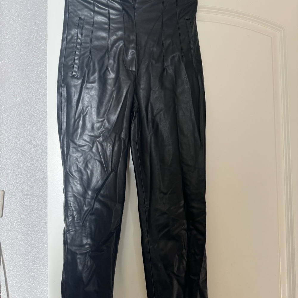 LEATHER PANTS